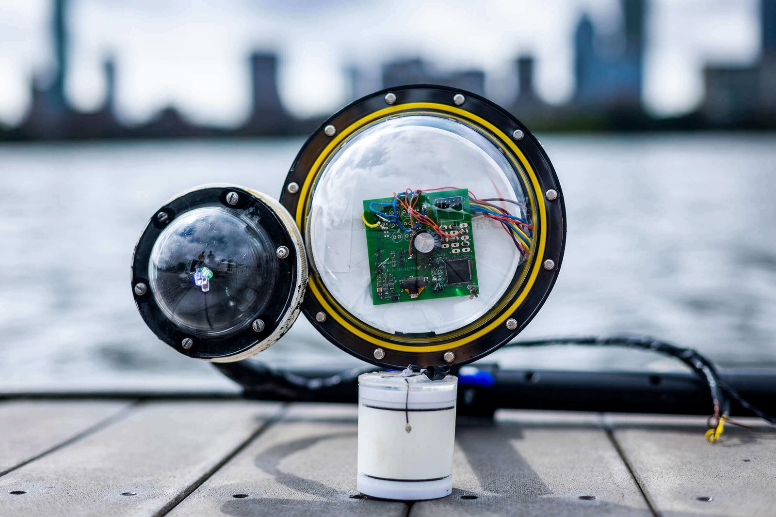 They build a wireless and battery-free underwater camera that works with sound